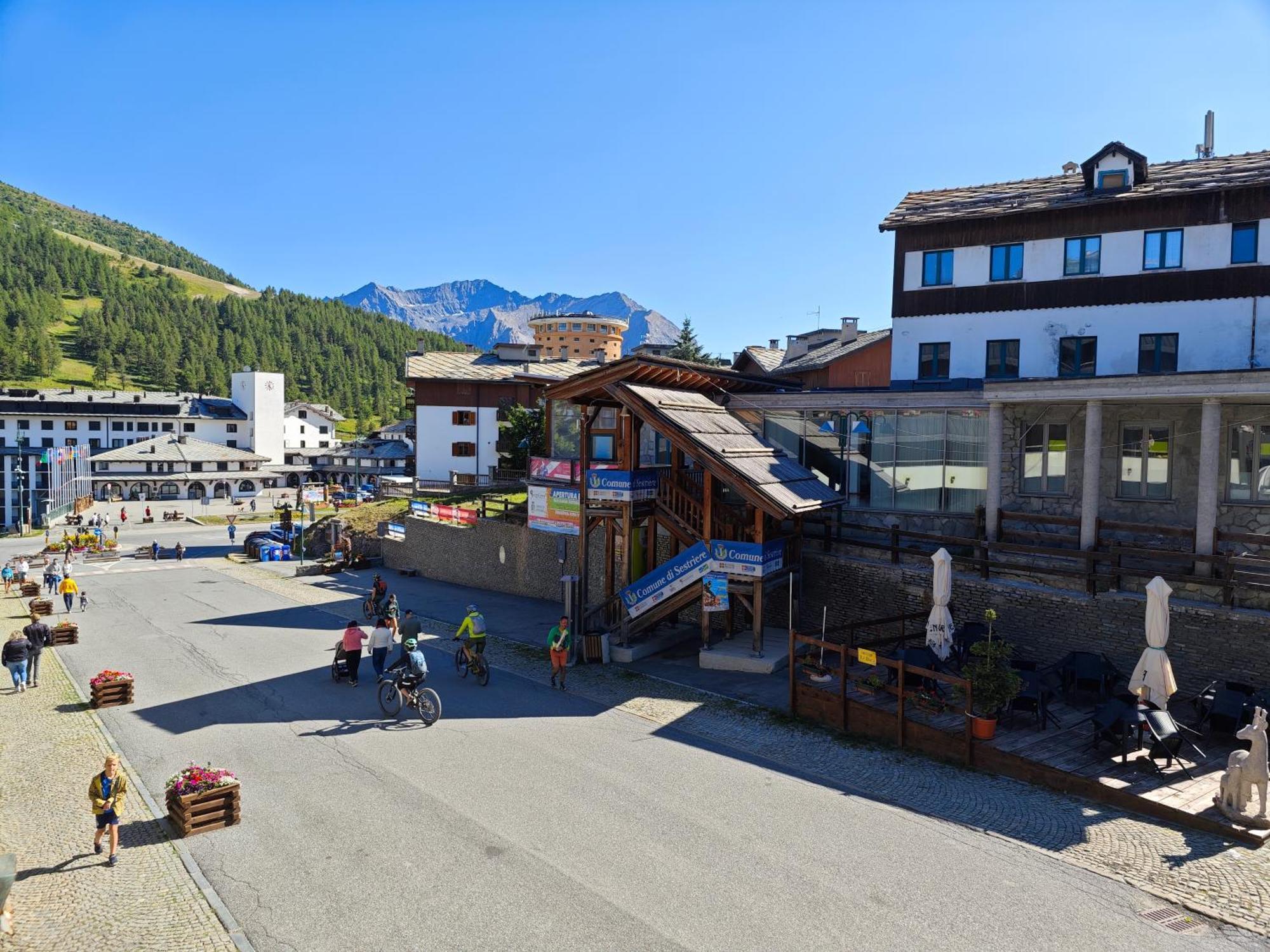 Hostdomus - City Center Apartment Colle Colle Sestriere Exterior foto